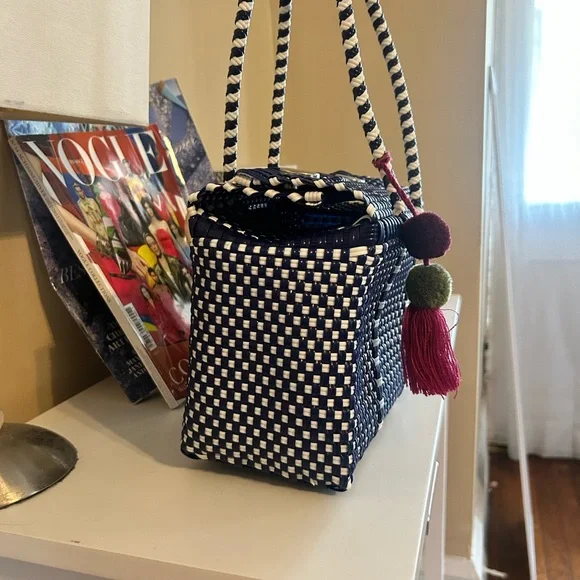 Un Pueblo bonbon mini bag Navy and White Woven Tote Bag - Picture 4 of 4